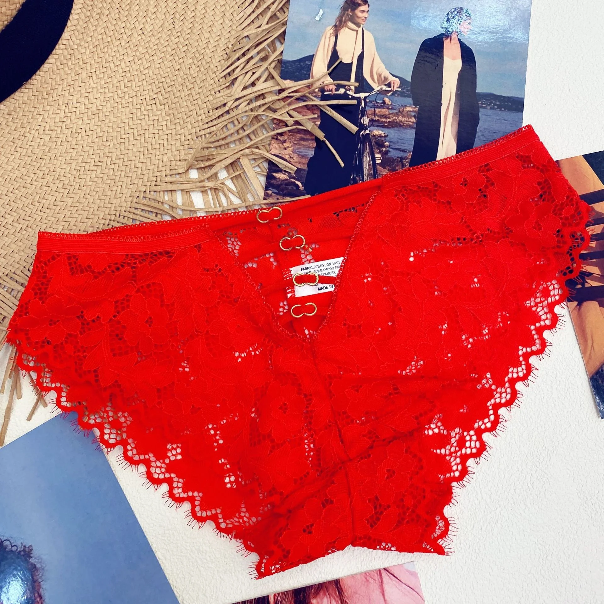 Women's Sexy 2021 New Middle Waist Metal Lace Cut-out Breathable Briefs Panties Underwear Transparent Floral Soft Lingerie
Women's Sexy 2021 New Middle Waist Metal Lace Cut-out Breathable Briefs Panties Underwear Transparent Floral Soft Lingerie