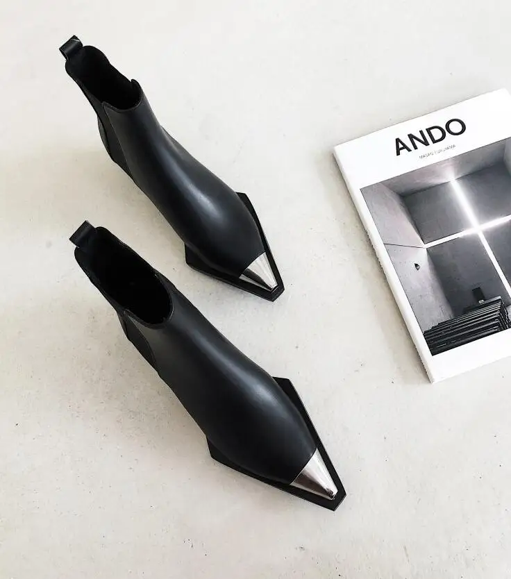 Natural Genuine leather boots women metal pointed toe ladies ankle boots for women square heels spring autumn shoes
Natural Genuine leather boots women metal pointed toe ladies ankle boots for women square heels spring autumn shoes