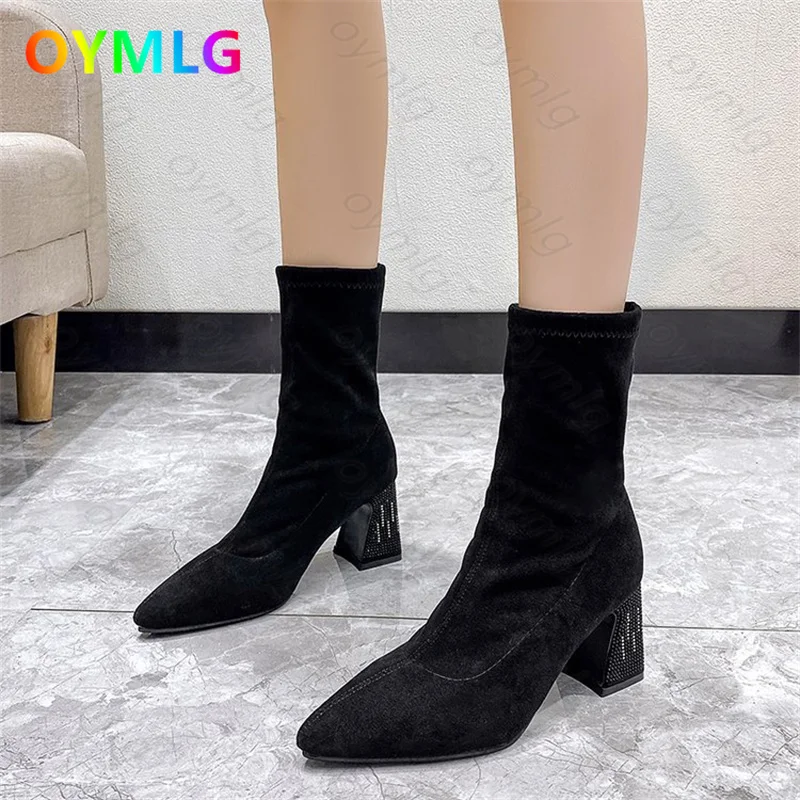 Short boots women 2021 new autumn and winter women's wild short suede pointed toe in the tube thick with thin boots trend
Short boots women 2021 new autumn and winter women's wild short suede pointed toe in the tube thick with thin boots trend