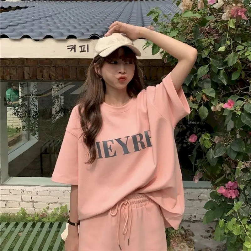 2021 Summer New Womens Suit Korean Ins Tide Suit Short-sleeved T-shirt Shorts Two Piece Set Students Loose Sports Leisure Suits
2021 Summer New Womens Suit Korean Ins Tide Suit Short-sleeved T-shirt Shorts Two Piece Set Students Loose Sports Leisure Suits
