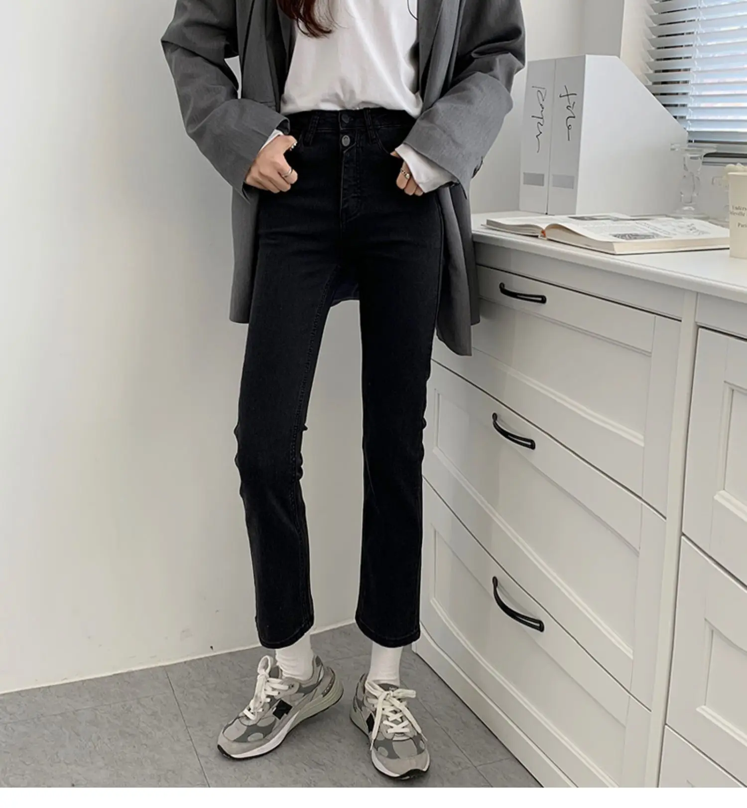 Women's jeans trousers blue black Korean nine-point denim female student retro female high-waisted denim trousers
Women's jeans trousers blue black Korean nine-point denim female student retro female high-waisted denim trousers