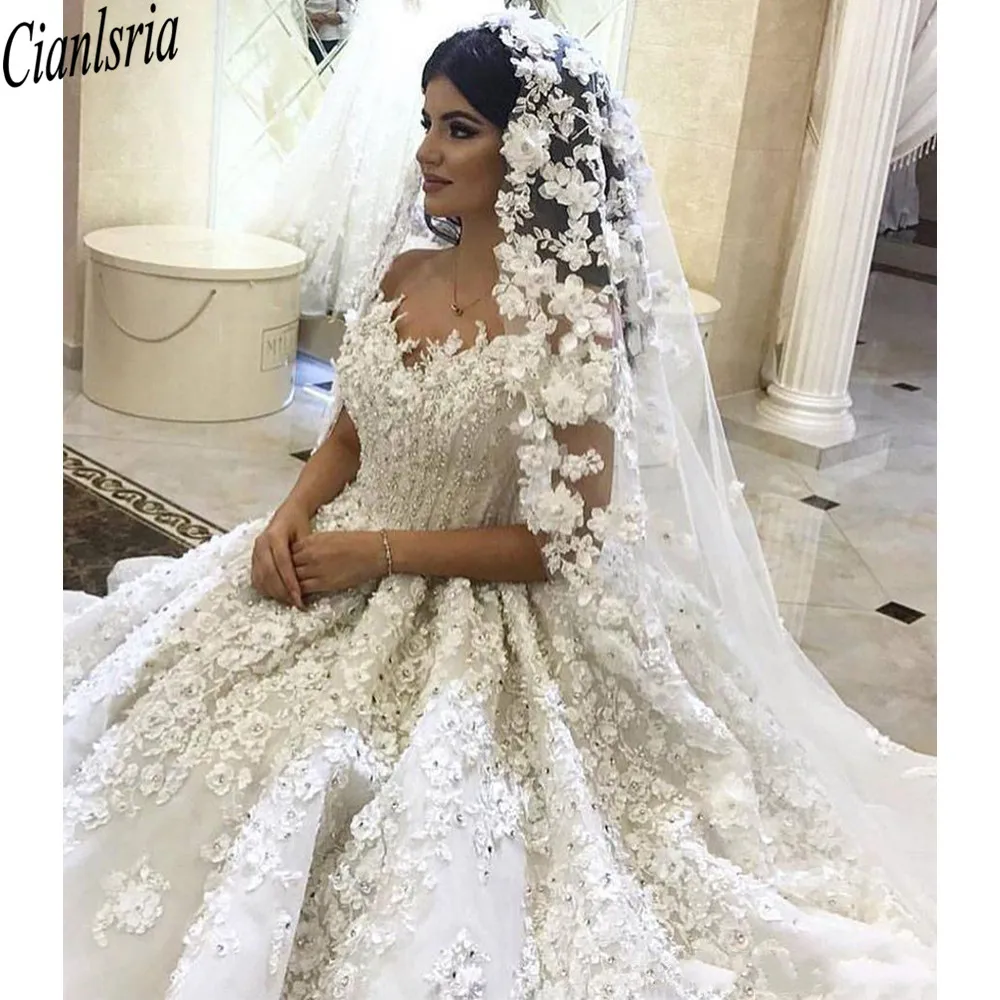 Luxury 3D Lace Flowers Ball Gown Wedding Dresses Vintage Princess Saudi Arabic Dubai Plus Size Bridal Gowns
Luxury 3D Lace Flowers Ball Gown Wedding Dresses Vintage Princess Saudi Arabic Dubai Plus Size Bridal Gowns