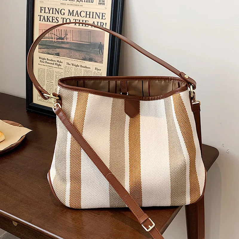 Casual Style Women Shoulder Bags Striped Handbag Large Capacity Crossbody Bags Female Bag Big Purses Shopping Bag Good Quality
Casual Style Women Shoulder Bags Striped Handbag Large Capacity Crossbody Bags Female Bag Big Purses Shopping Bag Good Quality