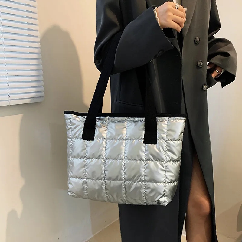 Designer Nylon Padded Women's Tote Bag Fashion Large-Capacity Plaid Handbag Woman Luxury Simple Shopping Shoulder Bag Ladies
Designer Nylon Padded Women's Tote Bag Fashion Large-Capacity Plaid Handbag Woman Luxury Simple Shopping Shoulder Bag Ladies