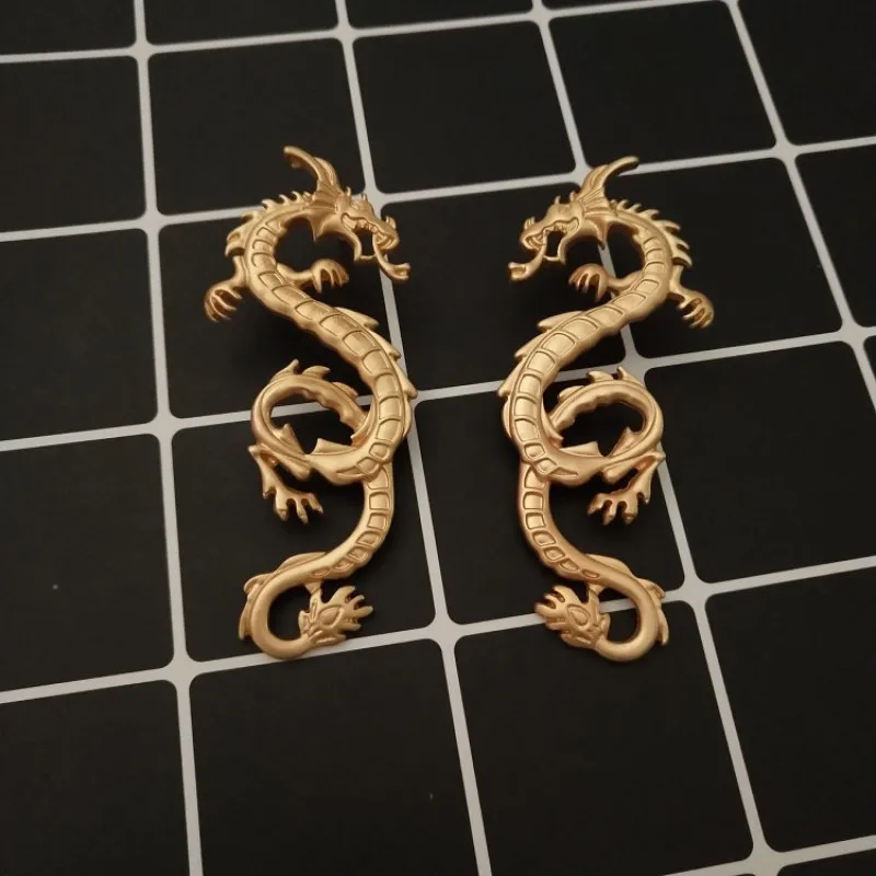 Simple Fashion Ins Trend Exaggerated Geometric Snake Metal Earrings Retro Design Drop Earrings for Women 2021 Party Jewelry
Simple Fashion Ins Trend Exaggerated Geometric Snake Metal Earrings Retro Design Drop Earrings for Women 2021 Party Jewelry