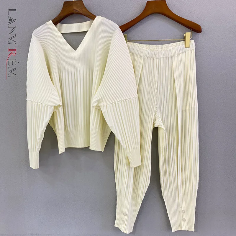 LANMREM 2022 новые женские осенние однотонные плиссированные футболки с v-образным вырезом комплекты со свободными брюками с эластичной резинко... 
LANMREM 2022 новые женские осенние однотонные плиссированные футболки с v-образным вырезом комплекты со свободными брюками с эластичной резинко...