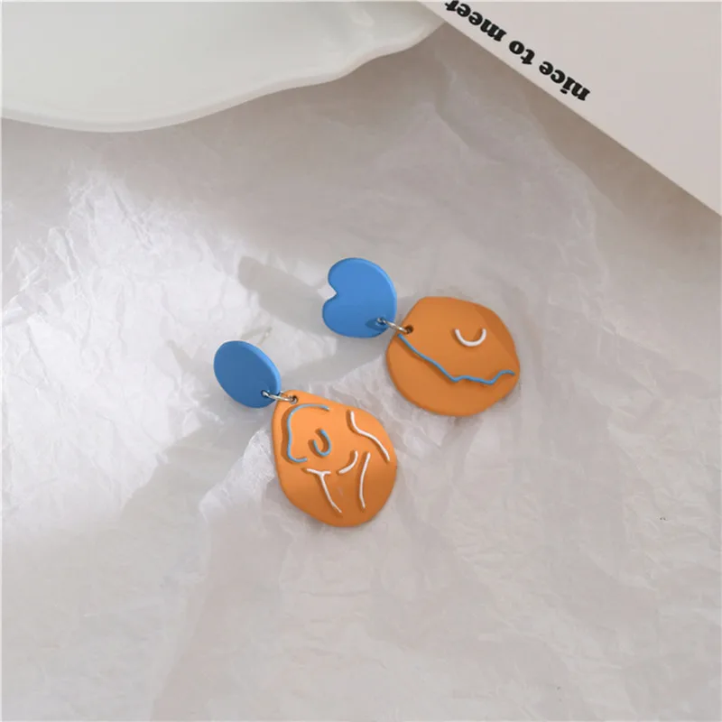 The smiling face of the 2020 new interesting asymmetric metal material geometric facial expressions of the lacquer that bake car
The smiling face of the 2020 new interesting asymmetric metal material geometric facial expressions of the lacquer that bake car