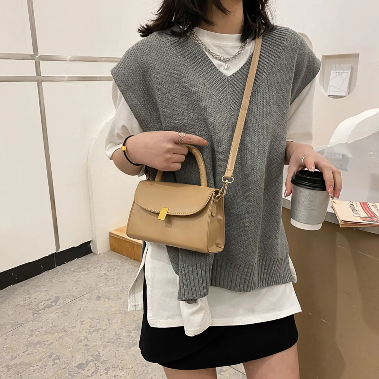2021 Luxury Designer Shoulder Bags Ladies Fashion Small Square Bag Women's Handbag Retro PU Leather Shoulder Crossbody Bags Sac
2021 Luxury Designer Shoulder Bags Ladies Fashion Small Square Bag Women's Handbag Retro PU Leather Shoulder Crossbody Bags Sac