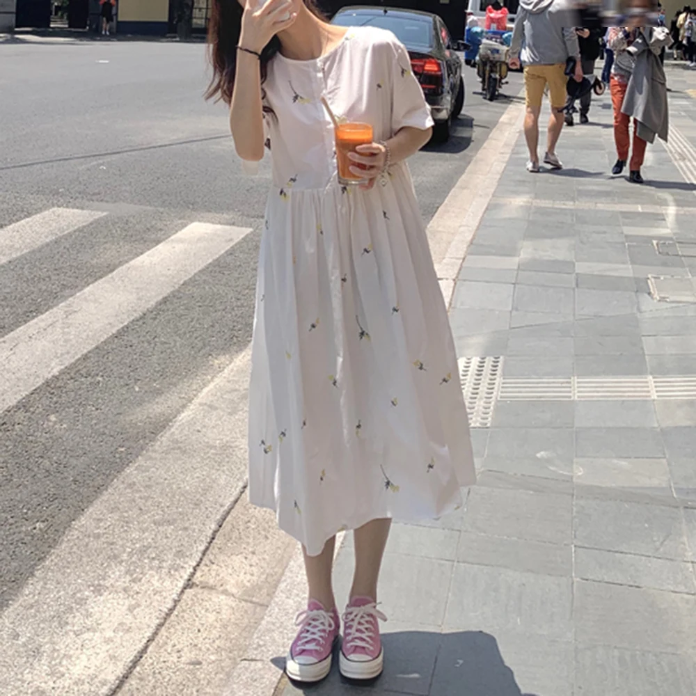 Japanese Korean Version Fashion Casual Loose Summer Dress 2021 All-match Solid Color Embroidery Round Neck Summer
Japanese Korean Version Fashion Casual Loose Summer Dress 2021 All-match Solid Color Embroidery Round Neck Summer