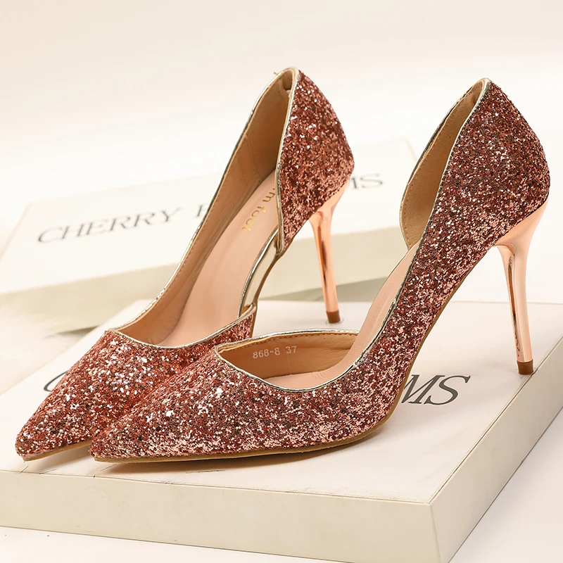 European and American wind for women's shoes with high heels shallow mouth pointed shining sequins sexy show thin club high heel
European and American wind for women's shoes with high heels shallow mouth pointed shining sequins sexy show thin club high heel