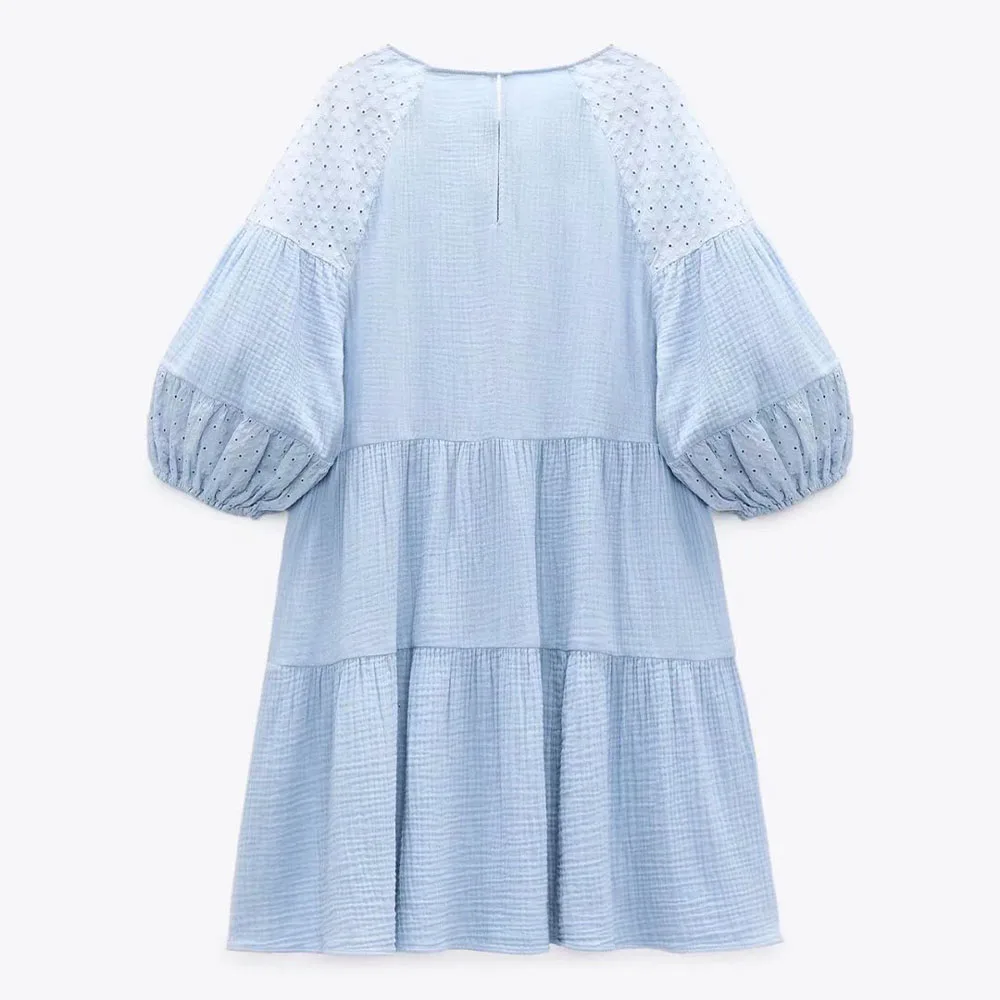 Za Women 2021New Product Chic Fashion Hollow Out Embroidery Mini Dress Vintage Puff Short Sleeve Loose Female Dresses Mujer
Za Women 2021New Product Chic Fashion Hollow Out Embroidery Mini Dress Vintage Puff Short Sleeve Loose Female Dresses Mujer