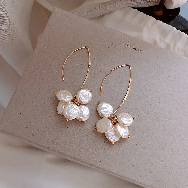 Korea hot selling fashion jewelry personality handmade round pearl long tassel earrings elegant female earrings
Korea hot selling fashion jewelry personality handmade round pearl long tassel earrings elegant female earrings