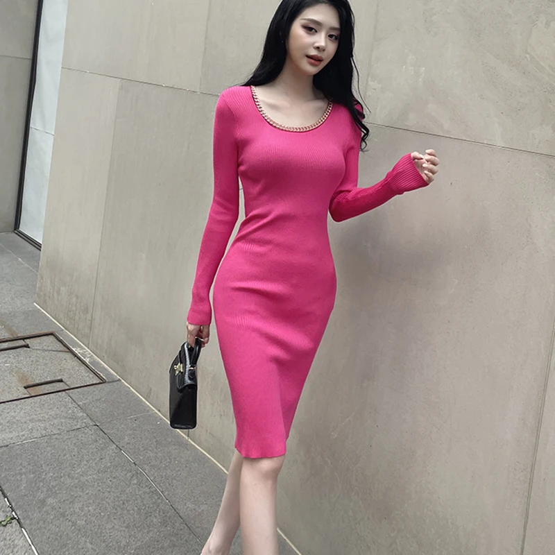2021 Autumn Long Sleeve O Neck With Metal Necklace Knitted Dress Women Package Hip Soild Slim Bodycon Korean Knit Midi Dresses
2021 Autumn Long Sleeve O Neck With Metal Necklace Knitted Dress Women Package Hip Soild Slim Bodycon Korean Knit Midi Dresses