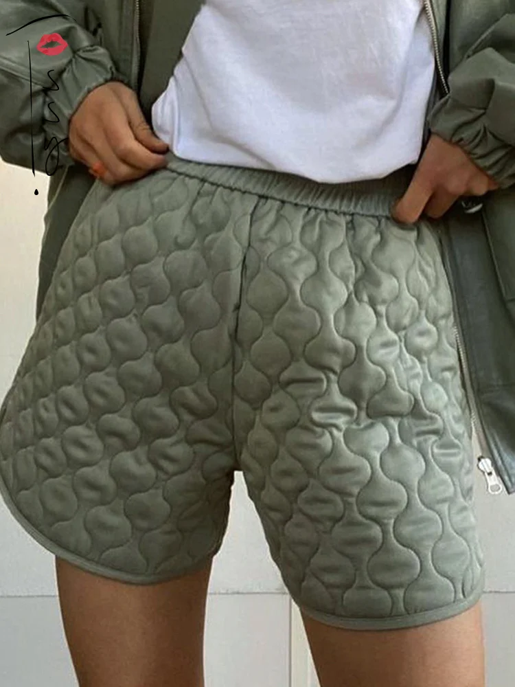 Tossy Casual High Waist Plaid Shorts With Slant Pockets Puffer Wide Leg Shorts Parkas Buttom Fashion New 2021
Tossy Casual High Waist Plaid Shorts With Slant Pockets Puffer Wide Leg Shorts Parkas Buttom Fashion New 2021