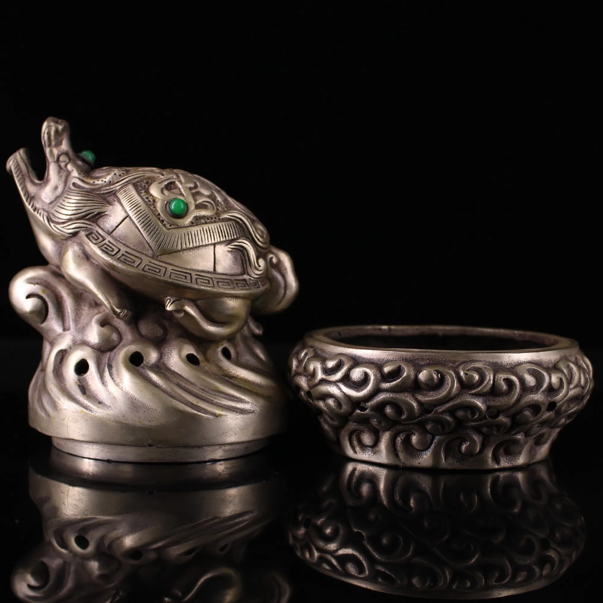 

Wedding decoration Collection of Qing Dynasty old hand-made pure copper gilt silver inlaid gem dragon turtle incense burner