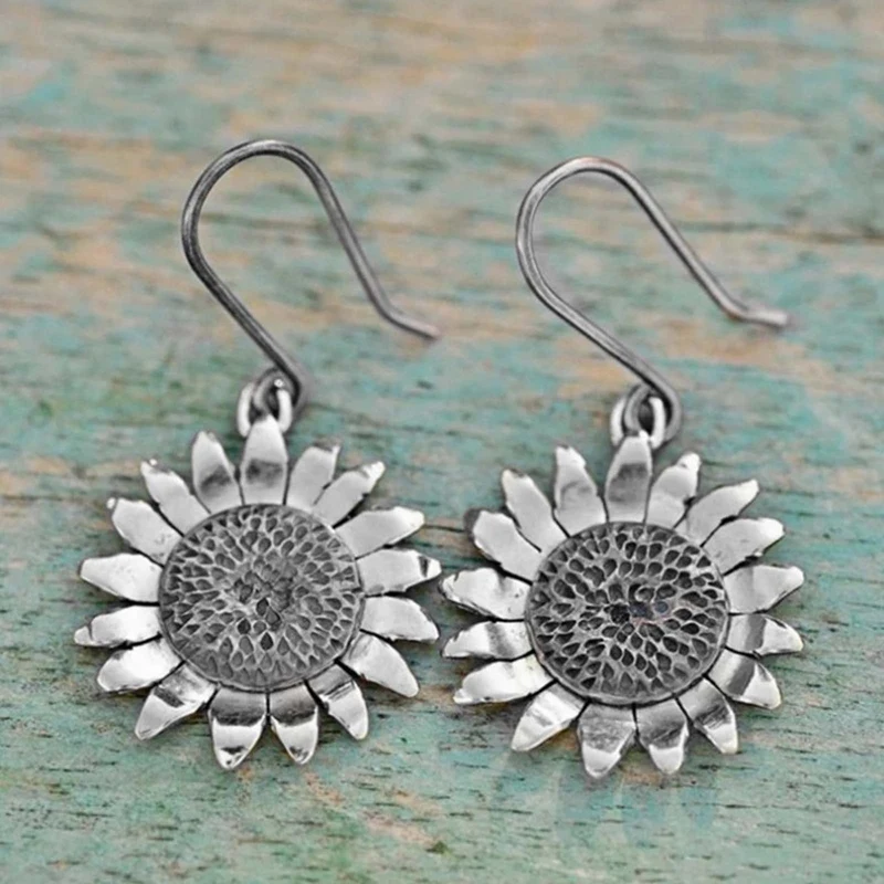 New 2-color Sunflower Earrings, Fashionable Women, Hook Earrings, Wedding Engagement Earrings, Girl Accessories 2.2cm Diameter 
New 2-color Sunflower Earrings, Fashionable Women, Hook Earrings, Wedding Engagement Earrings, Girl Accessories 2.2cm Diameter