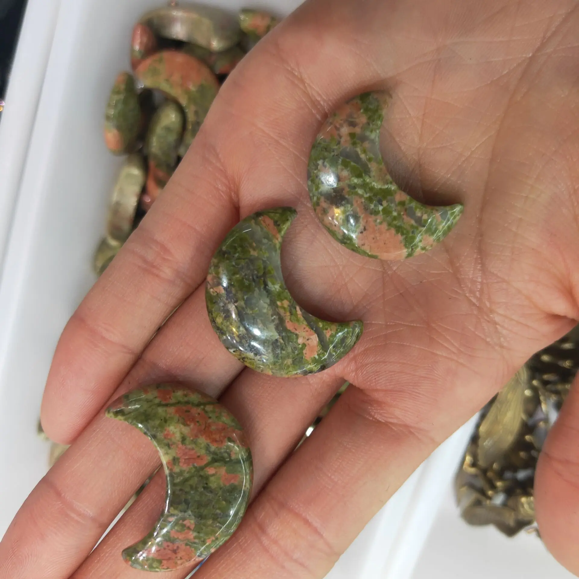 Handcarved Natural Unakite Moon Shaped Healing Mineral Quartz Crystal Gemstone For Home Decor
Handcarved Natural Unakite Moon Shaped Healing Mineral Quartz Crystal Gemstone For Home Decor