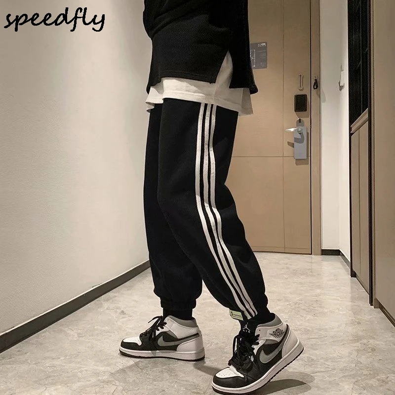 Gray sweatpants 2021 new spring and autumn Korean version of the trend of loose straight guard pants tied casual pants
Gray sweatpants 2021 new spring and autumn Korean version of the trend of loose straight guard pants tied casual pants