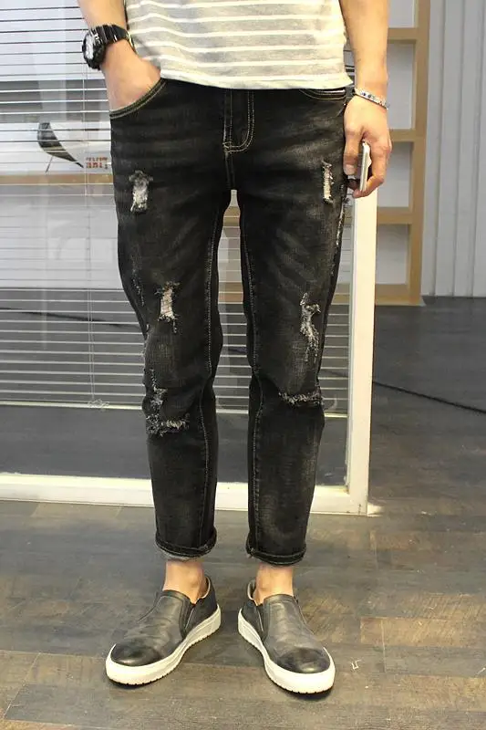 2021 Korean version broken hole small foot jeans nine points pants men's spring and autumn slim large size teenagers
2021 Korean version broken hole small foot jeans nine points pants men's spring and autumn slim large size teenagers