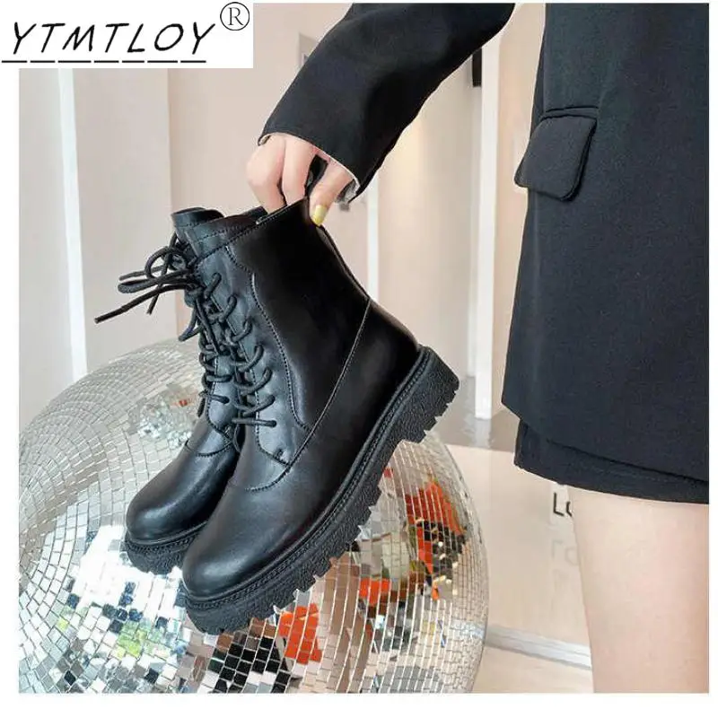 2021 Printemps Femmes Bottes Noires Automne Mode Plate-forme En Cuir Bottes Gothiques Punk Fighting Bottes Courtes Pour Femmes
2021 Printemps Femmes Bottes Noires Automne Mode Plate-forme En Cuir Bottes Gothiques Punk Fighting Bottes Courtes Pour Femmes