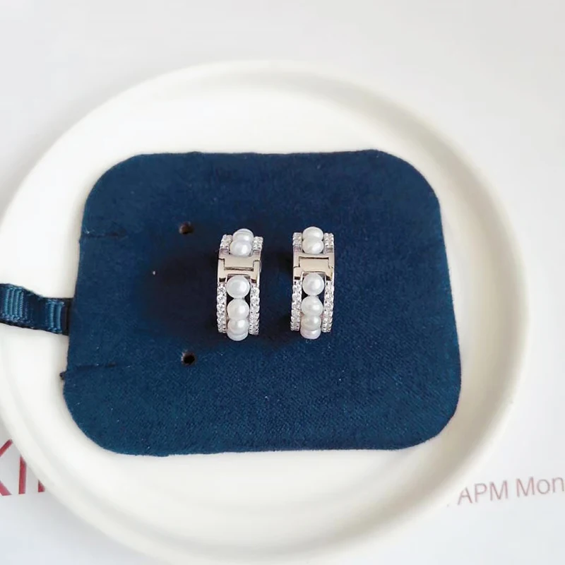 French Pearl Earrings 925 pure silver micro inlaid zircon exquisite fashion elegant personality high-end women 
French Pearl Earrings 925 pure silver micro inlaid zircon exquisite fashion elegant personality high-end women