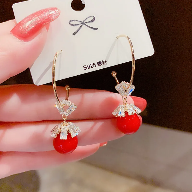 Exquisite zircon pearl dangle dangling earrings wholesale Water drop jewelry is a gift for ladies' wedding parties leaf earrings
Exquisite zircon pearl dangle dangling earrings wholesale Water drop jewelry is a gift for ladies' wedding parties leaf earrings