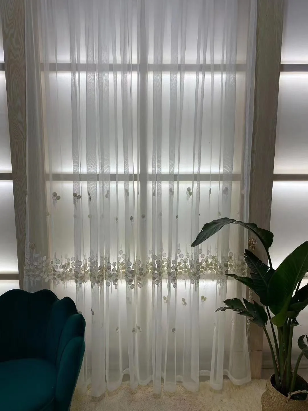 Europen Luxury Pearls Lace Curtain for Princess Room Embroidery Voile Drape Mesh Fabric Floral Sheer Curtain Living Room Window
Europen Luxury Pearls Lace Curtain for Princess Room Embroidery Voile Drape Mesh Fabric Floral Sheer Curtain Living Room Window