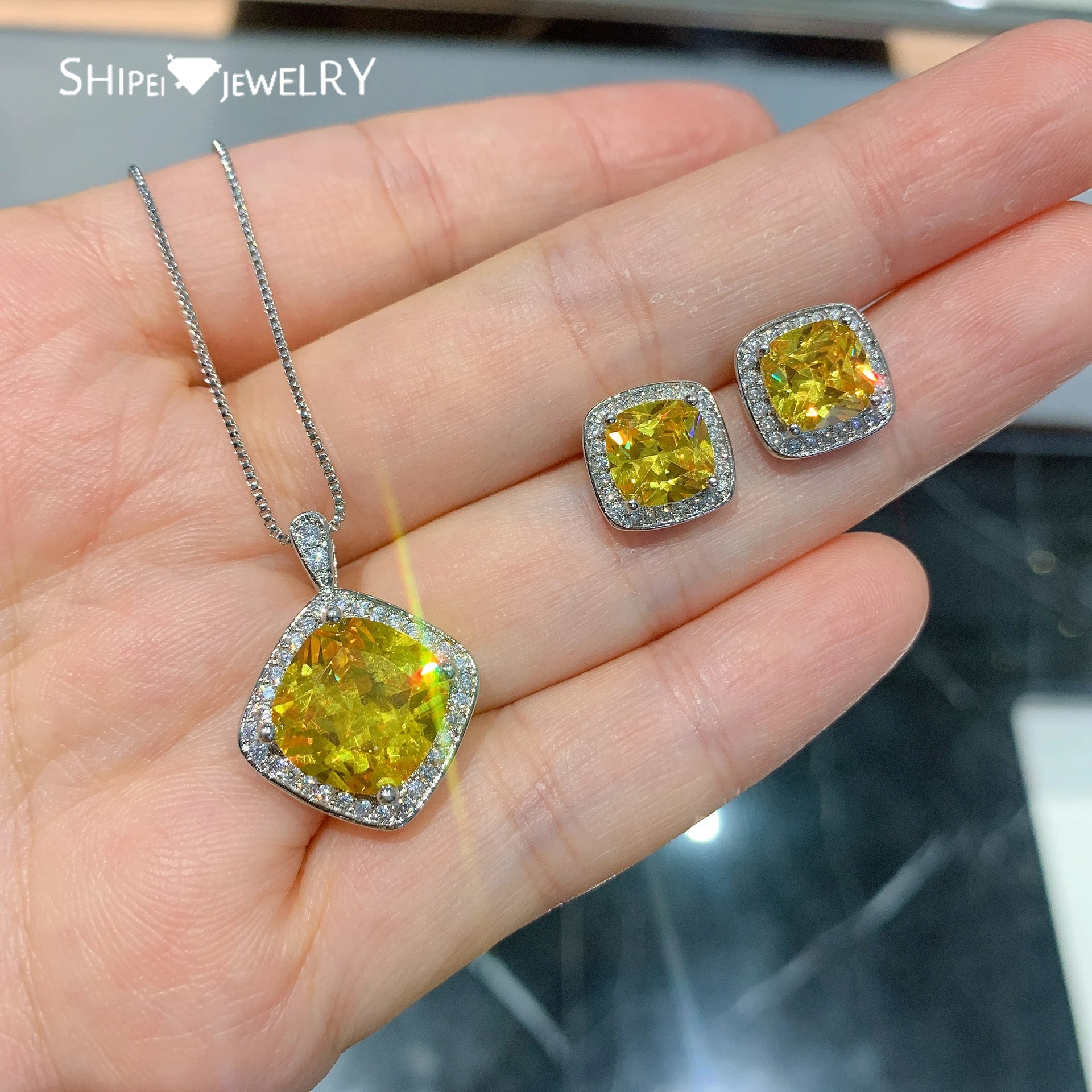 Shipei 925 Sterling Silver Created Moissanite Flower Diamonds Yellow Gemstone Earrings/Pendant/Necklace Wedding Jewelry Sets
Shipei 925 Sterling Silver Created Moissanite Flower Diamonds Yellow Gemstone Earrings/Pendant/Necklace Wedding Jewelry Sets