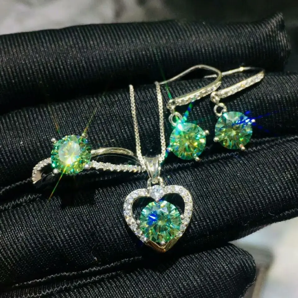 MeiBaPJ 1 Carat Green Moissanite Diamond Jewelry Set 925 Solid Silver Necklace Earrings Ring Wedding Jewelry for Women
MeiBaPJ 1 Carat Green Moissanite Diamond Jewelry Set 925 Solid Silver Necklace Earrings Ring Wedding Jewelry for Women
