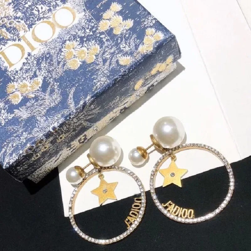 2021 New Trend Letter Women's Earrings Fashion Simple Personality Online Celebrity Stainless Steel Dangler Pearl Ladies Jewelry
2021 New Trend Letter Women's Earrings Fashion Simple Personality Online Celebrity Stainless Steel Dangler Pearl Ladies Jewelry