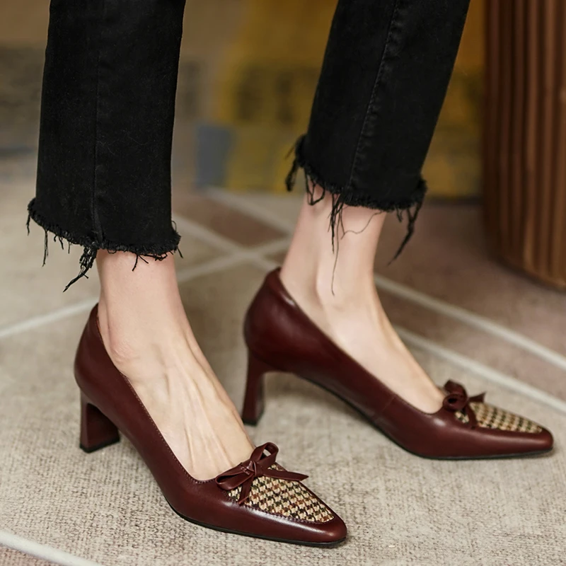 Women's genuine leather fabric patchwork slip-on pumps thick high heel pointed toe bow tie elegant ladies slim OL style shoes
Women's genuine leather fabric patchwork slip-on pumps thick high heel pointed toe bow tie elegant ladies slim OL style shoes