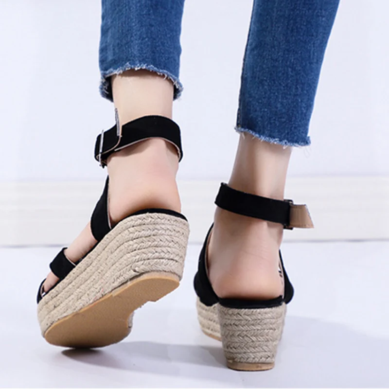 Women Thick Bottom Sandals Buckle Strap Narrow Band Wedged Solid Slope Heel Candy Colors Female Shoes Plus Size Summer New Hot
Women Thick Bottom Sandals Buckle Strap Narrow Band Wedged Solid Slope Heel Candy Colors Female Shoes Plus Size Summer New Hot