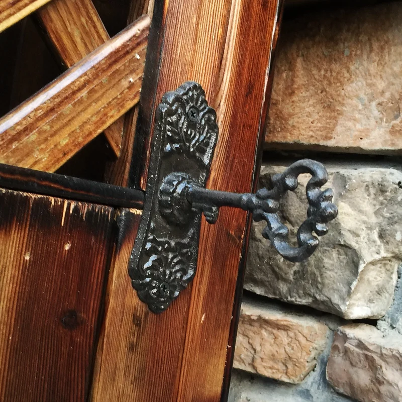 European retro garden Cast iron patio art door handles home decoration Wall decoration door handle room accessories
European retro garden Cast iron patio art door handles home decoration Wall decoration door handle room accessories