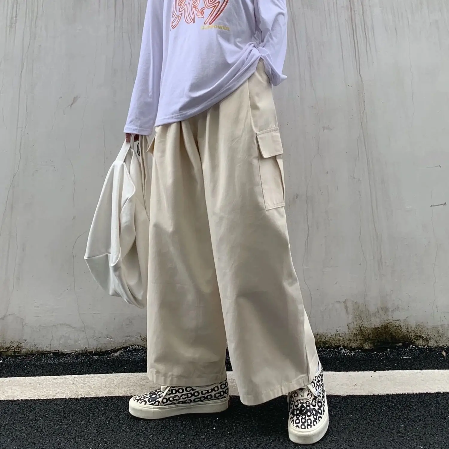 Women's pants spring and autumn Korean version ins Japanese thin wide leg pants loose white straight pants casual pants student
Women's pants spring and autumn Korean version ins Japanese thin wide leg pants loose white straight pants casual pants student