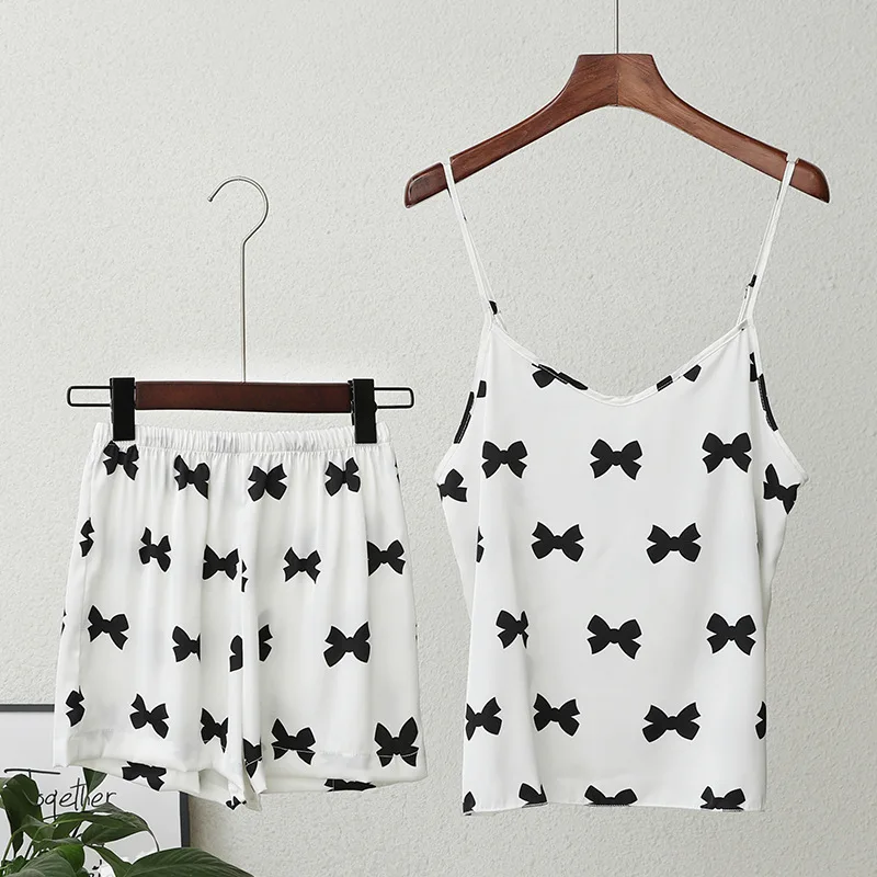 Summer New Pajamas Women Simple Suspender Shorts Set Sleepwear Sweet Print Bow Female Nightwear Silk Satin Breathable Home Wear
Summer New Pajamas Women Simple Suspender Shorts Set Sleepwear Sweet Print Bow Female Nightwear Silk Satin Breathable Home Wear