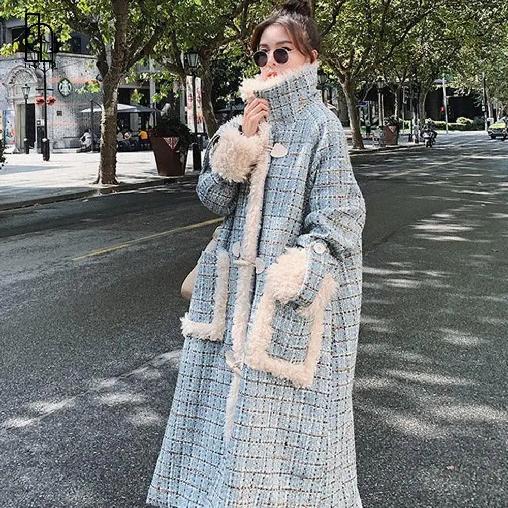 Korean Autumn Winter Trendy Horn Buckle Plaid Plush Splicing Woolen Coat Over-the-knee Long Woolen Coat Women's Loose New Style
Korean Autumn Winter Trendy Horn Buckle Plaid Plush Splicing Woolen Coat Over-the-knee Long Woolen Coat Women's Loose New Style