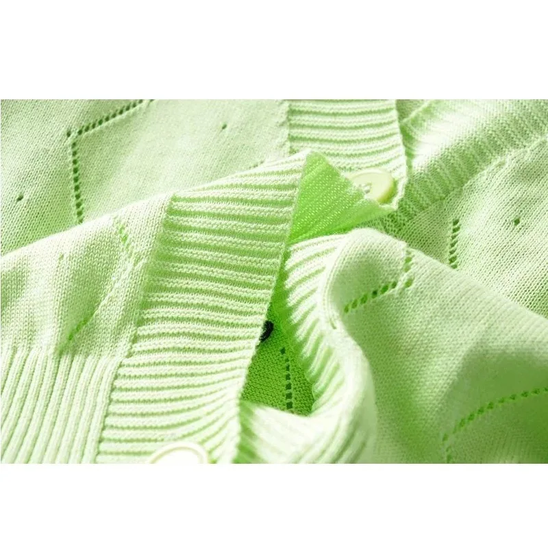 2021 Spring Women Vintage V Neck Pure color Casual Knitting Sweater Chic Female With short sleeves Sweet Tops Women's clothing
2021 Spring Women Vintage V Neck Pure color Casual Knitting Sweater Chic Female With short sleeves Sweet Tops Women's clothing