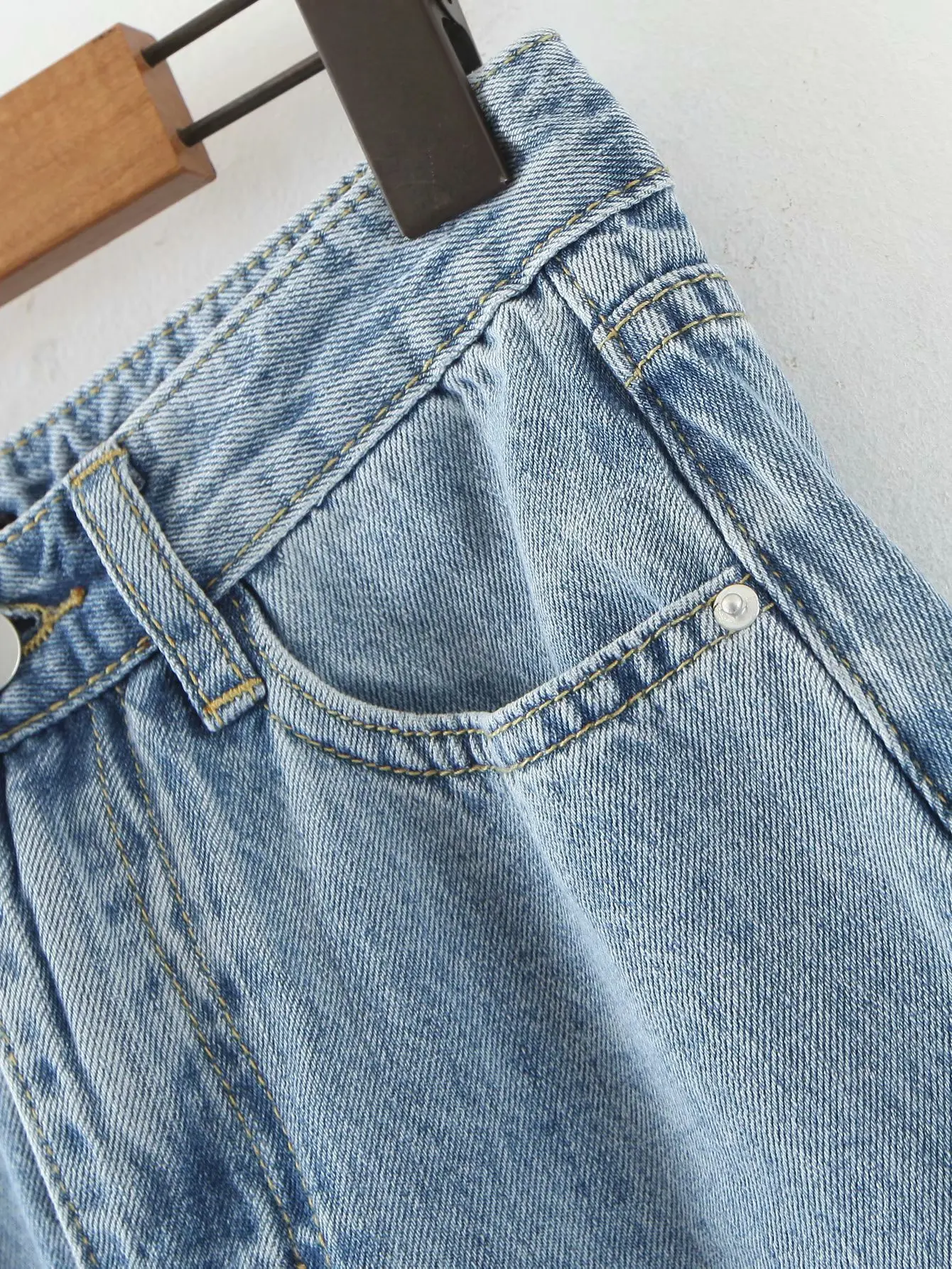 Korean Version of Women's Dress In The Long High Waist Big Pocket A-line Denim Skirt
Korean Version of Women's Dress In The Long High Waist Big Pocket A-line Denim Skirt