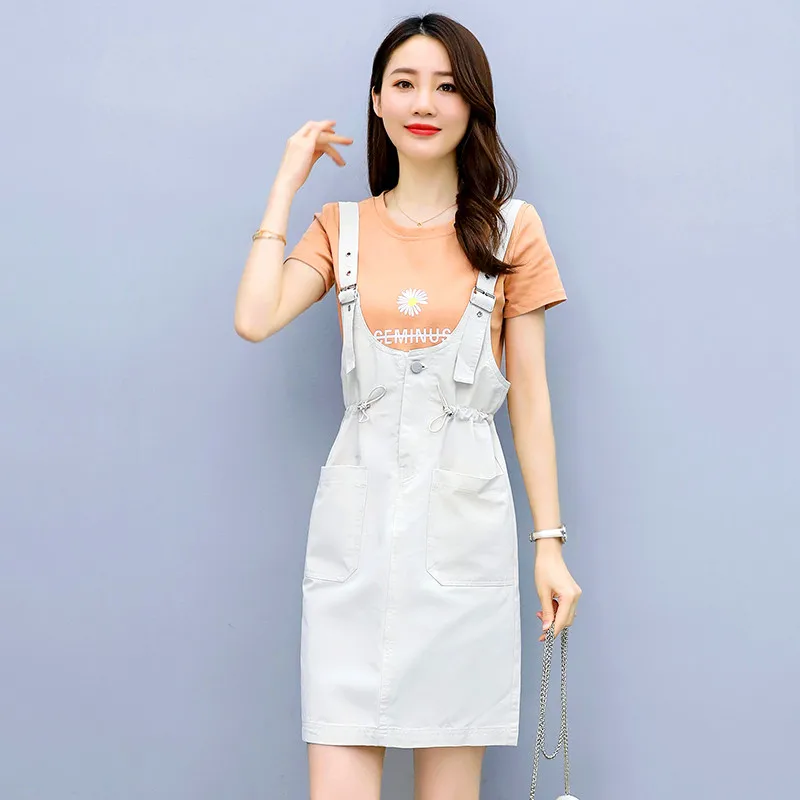 Женский джинсовый костюм из двух предметов, Повседневная Однотонная футболка с присборенной талией и джинсовое платье на бретельках 
Женский джинсовый костюм из двух предметов, Повседневная Однотонная футболка с присборенной талией и джинсовое платье на бретельках
