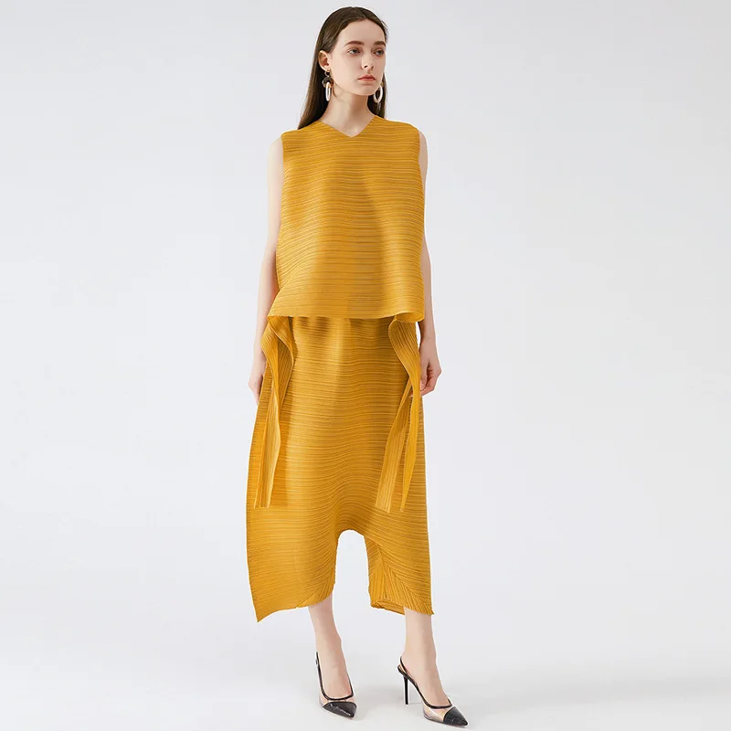 2021 Summer New Style Korean Fashion Fluffy Pleated Women's Loose Lace-up Blouse Wide Leg Harem Pants Two-piece Female
2021 Summer New Style Korean Fashion Fluffy Pleated Women's Loose Lace-up Blouse Wide Leg Harem Pants Two-piece Female