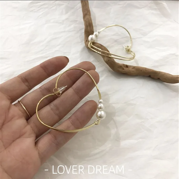 2020 New Korean Vintage Earrings For Women Gold Big Dangle Drop Pearl Earrings Metallic Love Earrings Fashion Jewelry
2020 New Korean Vintage Earrings For Women Gold Big Dangle Drop Pearl Earrings Metallic Love Earrings Fashion Jewelry