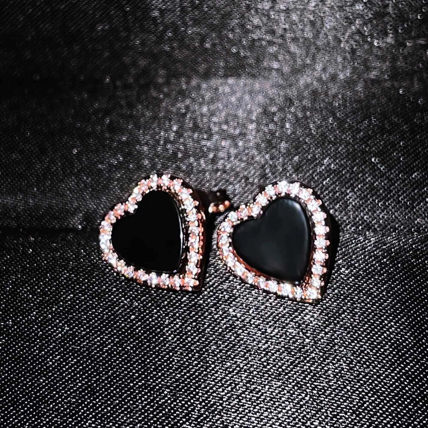 Korean Fashion Rose Gold Zircon Earrings Women Black Heart Shape Stud Earrings Costume Jewelry Accessoires Valentine's Day Gifts
Korean Fashion Rose Gold Zircon Earrings Women Black Heart Shape Stud Earrings Costume Jewelry Accessoires Valentine's Day Gifts