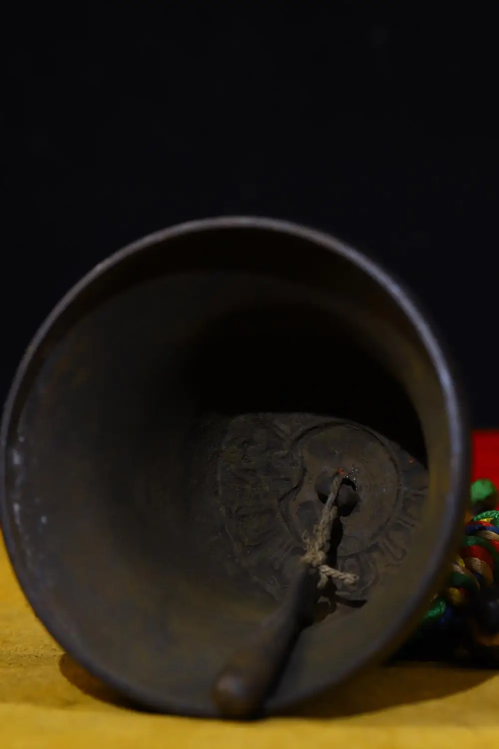 7"Tibet Buddhism Temple Old Bronze Tracing Old rattle Dorje Vajra Phurba Exorcism Ward off evil spirits Buddha bell Bells
7"Tibet Buddhism Temple Old Bronze Tracing Old rattle Dorje Vajra Phurba Exorcism Ward off evil spirits Buddha bell Bells