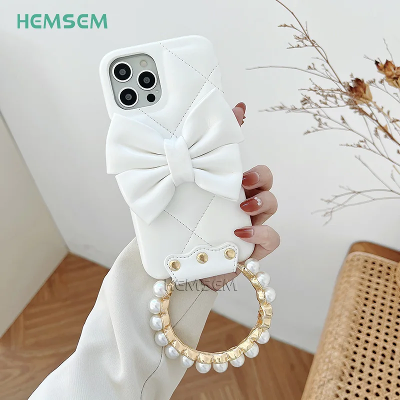 CC18 Cute Bow Luxury Pearl Bracelet Top Quality Lambskin PU Leather Case for iPhone 13 12 11 Pro Max XR Cover Phone Accessory
CC18 Cute Bow Luxury Pearl Bracelet Top Quality Lambskin PU Leather Case for iPhone 13 12 11 Pro Max XR Cover Phone Accessory