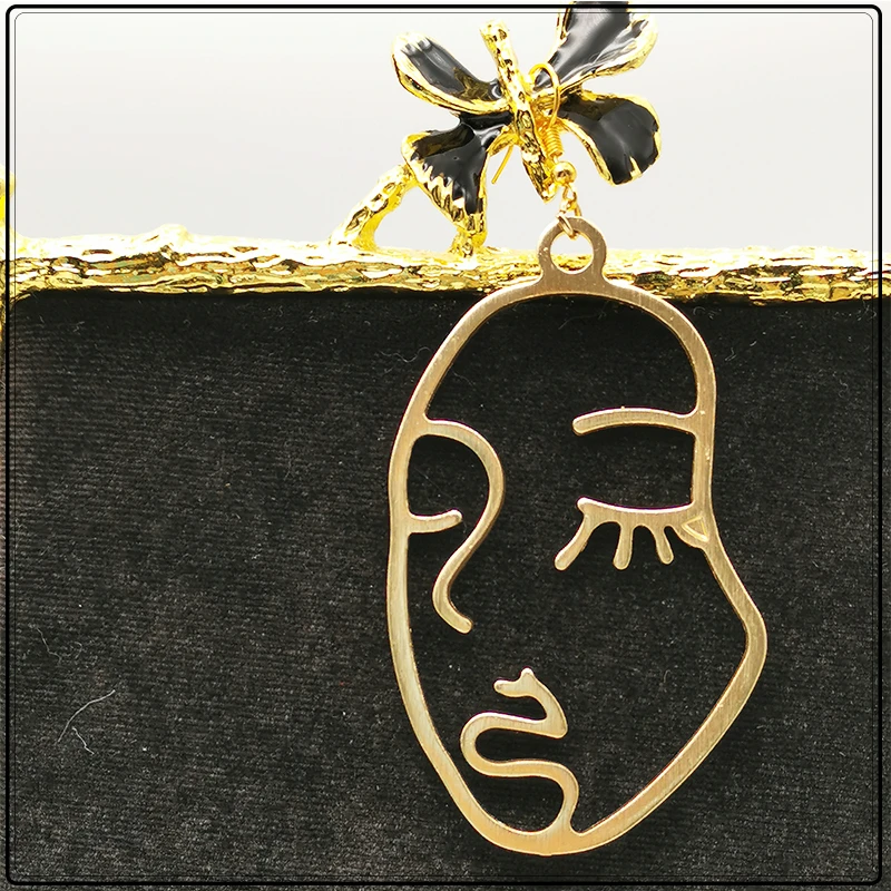 Designer Gothic Gold Color Face Metal Earrings For Women Punk Kpop Coco Boho Dangle Fashion Gothic Accessories Eardrop Jewelry
Designer Gothic Gold Color Face Metal Earrings For Women Punk Kpop Coco Boho Dangle Fashion Gothic Accessories Eardrop Jewelry