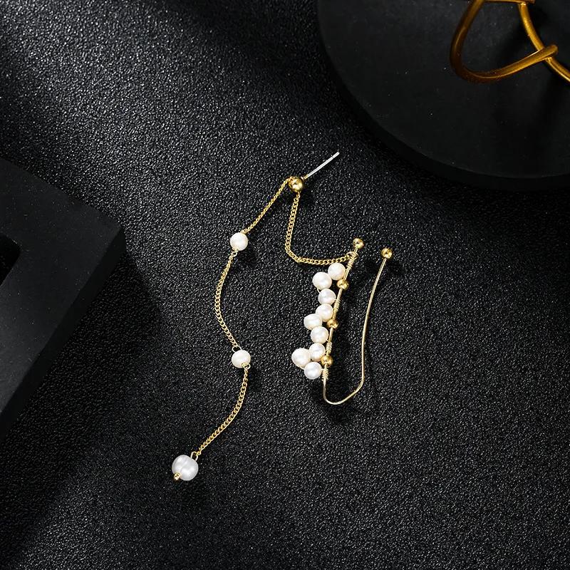 Single New Korean Rhinestone Earrings 2021 Pearl Chain Arc Ear Hanging Clip Earrings for Women Minimalist Ear Cuff
Single New Korean Rhinestone Earrings 2021 Pearl Chain Arc Ear Hanging Clip Earrings for Women Minimalist Ear Cuff