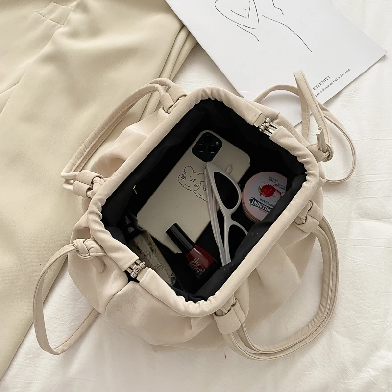 Women Luxury Designer Cloud Clutch Bag 2021 Hot New Trendy Fashion Ladies Thick Chain Shoulder Bag Soft PU Women Handbag Tote
Women Luxury Designer Cloud Clutch Bag 2021 Hot New Trendy Fashion Ladies Thick Chain Shoulder Bag Soft PU Women Handbag Tote