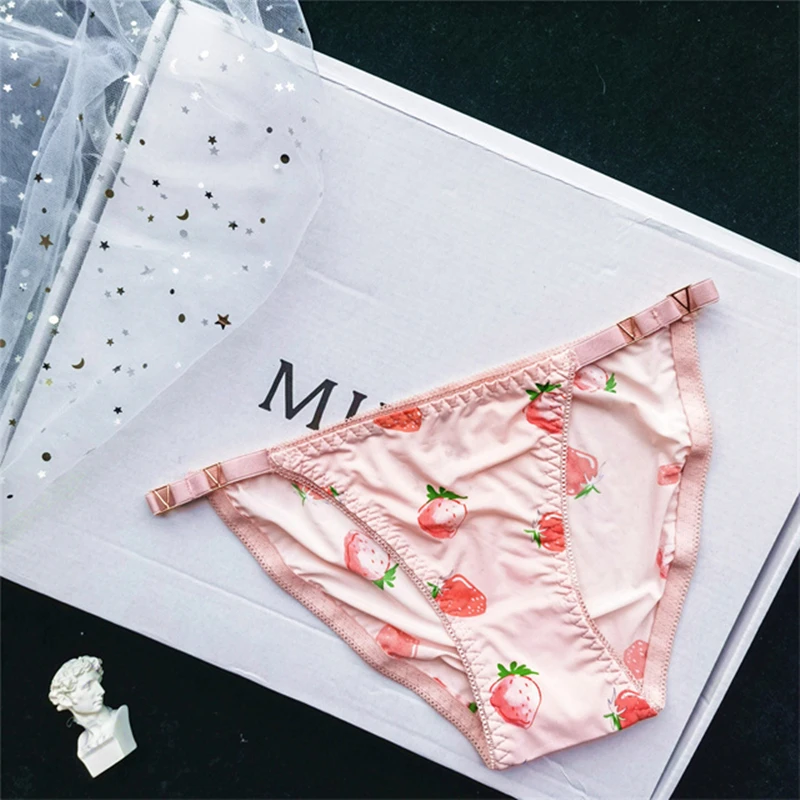 Luxury Metal V-Shaped Sexy Low-Rise Women's Thong Underwear Ice Silk Sports Hip Lifting Panties Seamless Female Briefs Lingerie
Luxury Metal V-Shaped Sexy Low-Rise Women's Thong Underwear Ice Silk Sports Hip Lifting Panties Seamless Female Briefs Lingerie