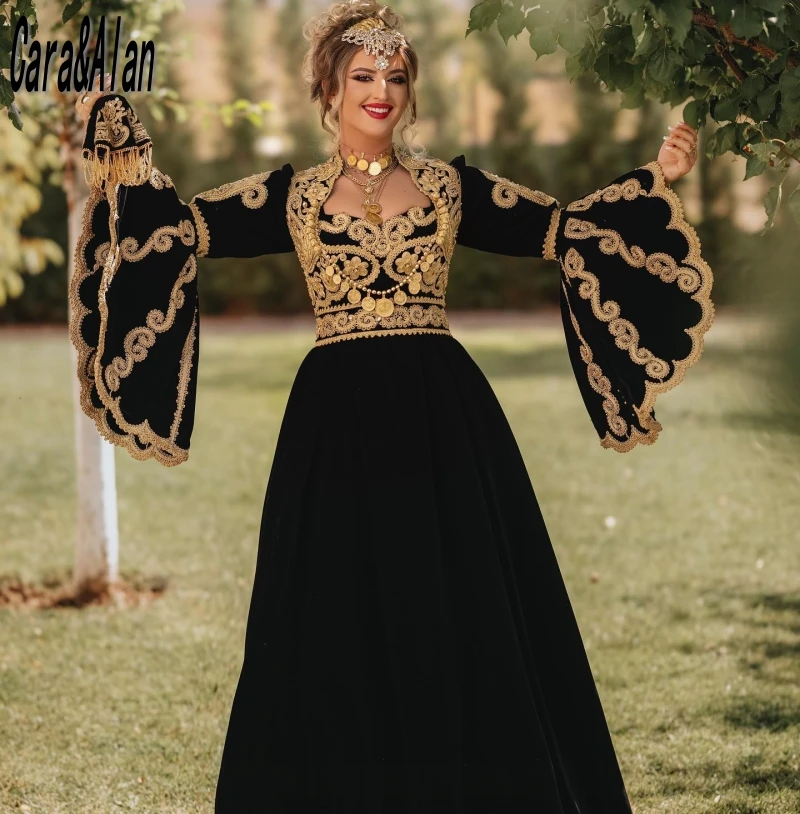 Black Traditional Kosovo Albanian Caftan Prom Dresses Long Sleeves Gold Applique Evening Dress for Women Wedding Party Wear
Black Traditional Kosovo Albanian Caftan Prom Dresses Long Sleeves Gold Applique Evening Dress for Women Wedding Party Wear