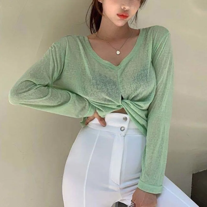 Женская свободная футболка с V-образным вырезом, зеленая футболка с длинным рукавом, свободного покроя, в Корейском стиле, весна-осень 2021 
Женская свободная футболка с V-образным вырезом, зеленая футболка с длинным рукавом, свободного покроя, в Корейском стиле, весна-осень 2021